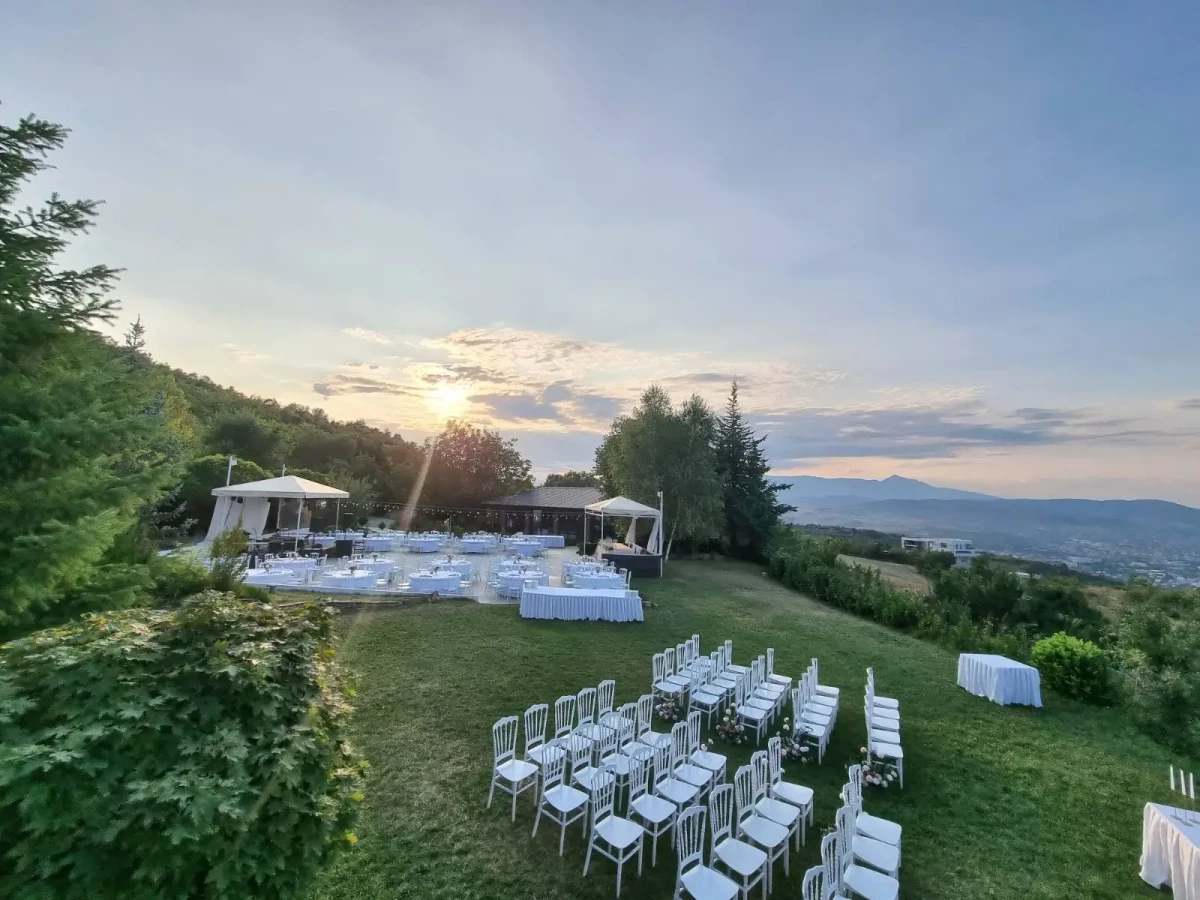 Villa Ina — насловна фотографија